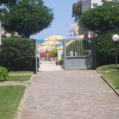 Trilocale In Confinante Con La Spiaggia شقة فندقية