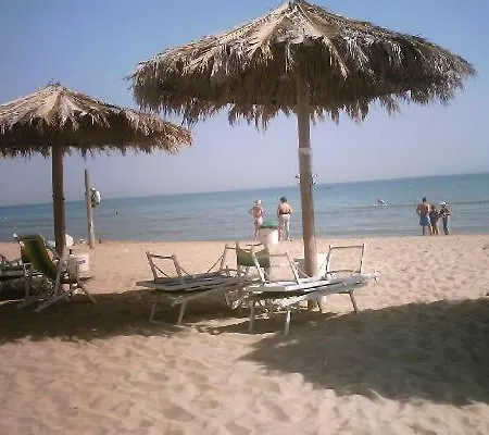 شقة فندقية Trilocale In Confinante Con La Spiaggia *