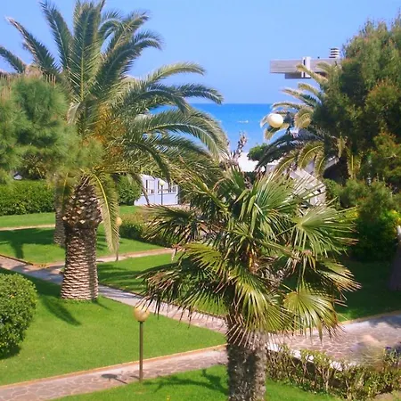 Trilocale In Confinante Con La Spiaggia