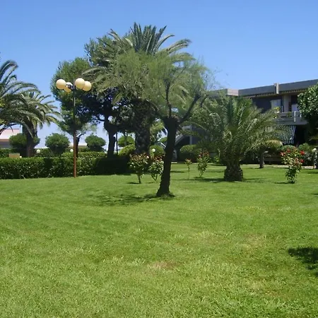 Aparthotel Trilocale In Confinante Con La Spiaggia *