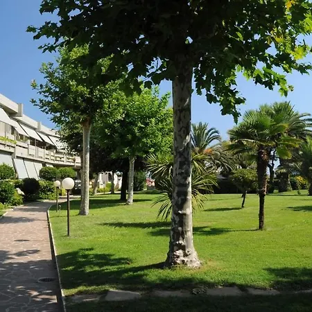 Trilocale In Confinante Con La Spiaggia * سيلفي مارينا